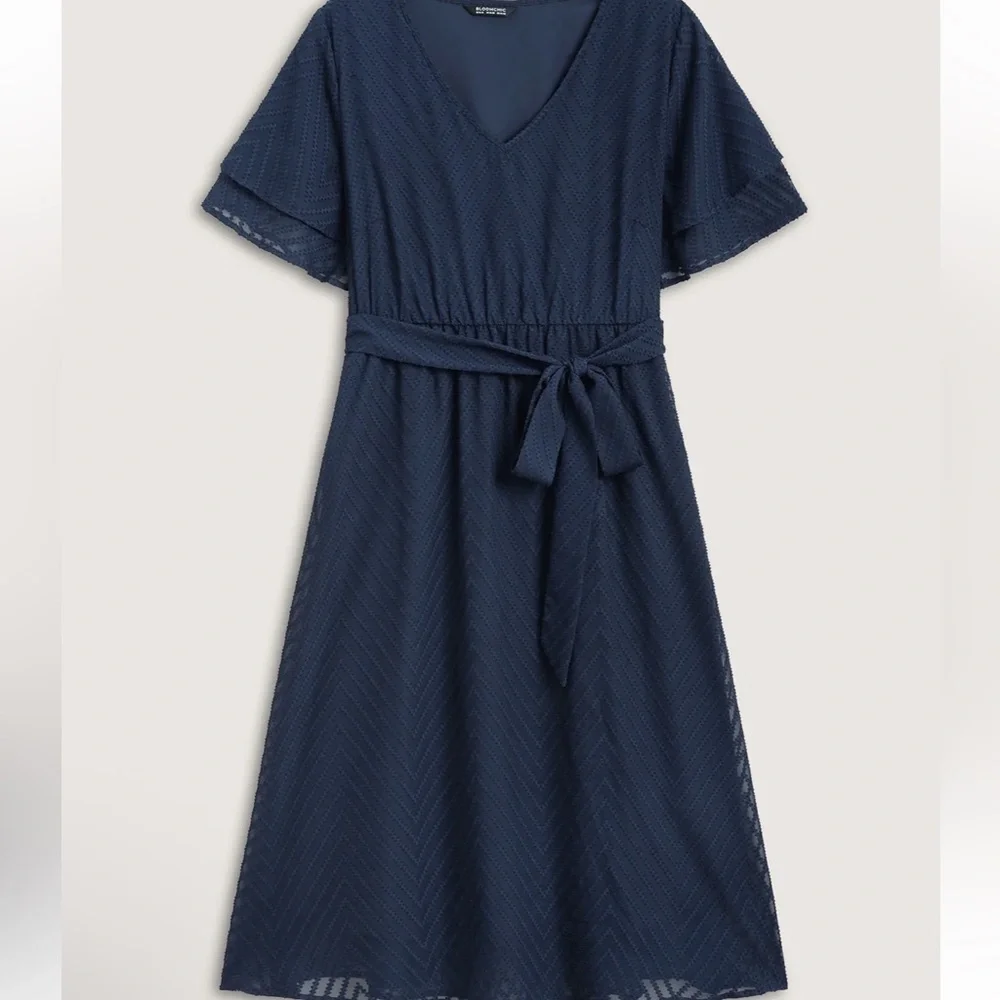 BLOOMCHIC Texture Tiered Ruffle Sleeve See Through Dress NWT 22-24 - Picture 5 of 7